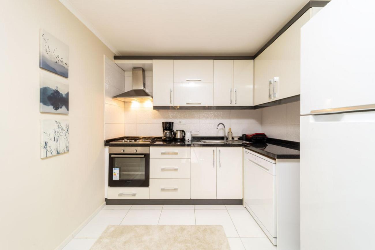 Daire Lovely Flat Near Hadrians Gate Antalya